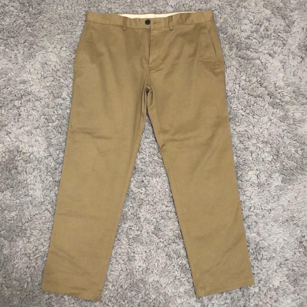 Men’s khaki pants